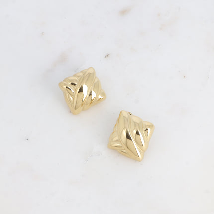 Boucles puces - carré bombé avec effet tressé