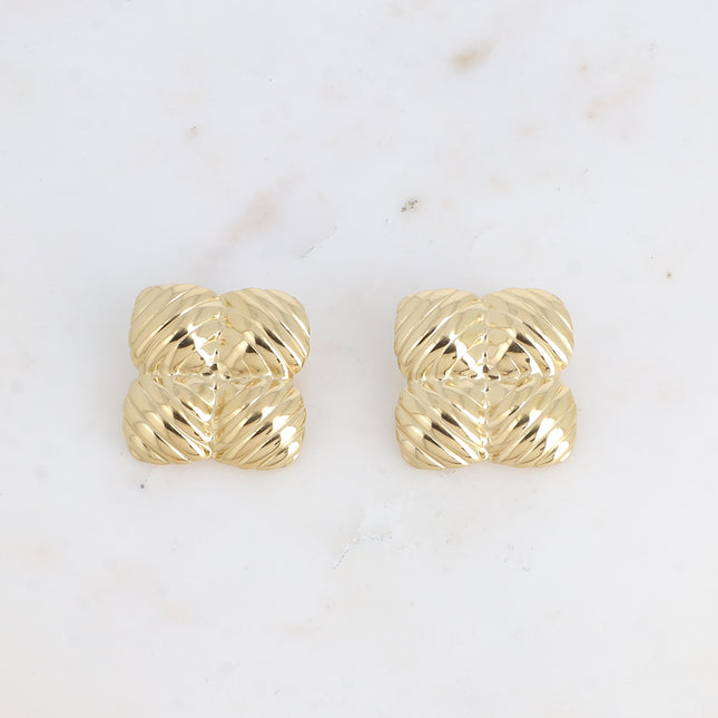Stud earrings - flower with striated lines