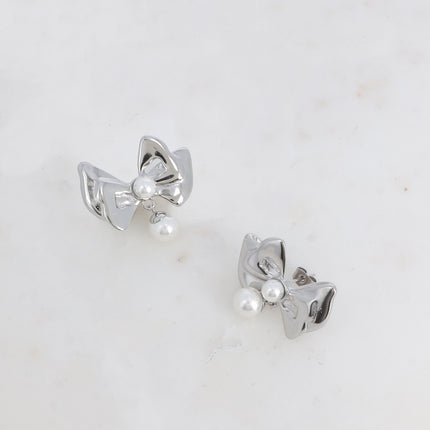 Boucles pendantes Gorgia - noeud papillon et 2 perles de résine blanche