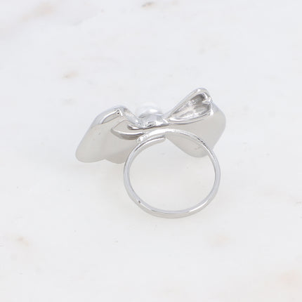 Gorgia ring - large bow tie and white resin ball
