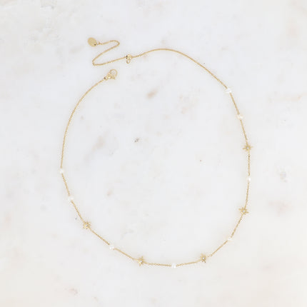Collier Zela - perles d'eau douce et étoiles du Nord avec oxyde de zirconium