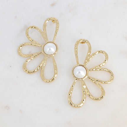 Boucles puces XL - grande demi fleur martelée et cabochon en résine blanche