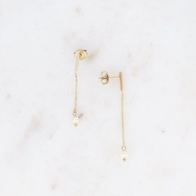 Boucles pendantes Lyra - barre fine, chaîne pendante et perle d'eau douce