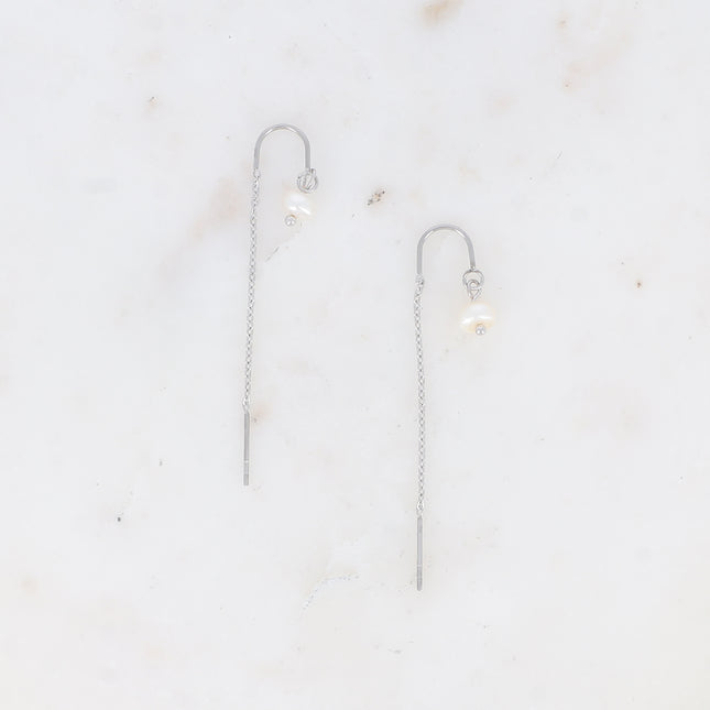 Boucles pendantes - chaîne et perles d'eau douce