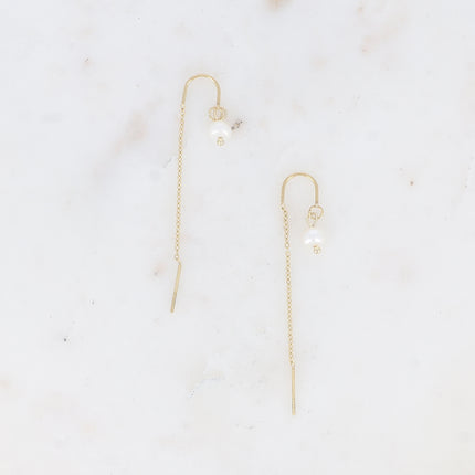 Boucles pendantes - chaîne et perles d'eau douce