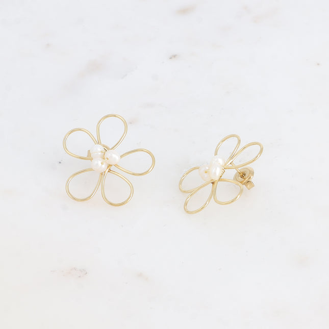 Boucles puces - fleur ajourée et perles d'eau douce