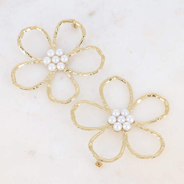 Boucles puces Trinity XL - grande fleur ajourée et billes en résine blanche nacrée