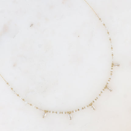 Collier - chaîne fine avec pâtes de verre et cristaux rectangulaires pendants