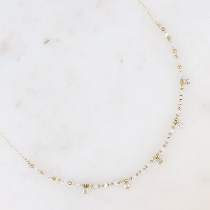 Collier - chaîne fine avec pâtes de verre et cristaux carrés pendants