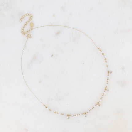 Collier - chaîne fine avec pâtes de verre et cristaux carrés pendants