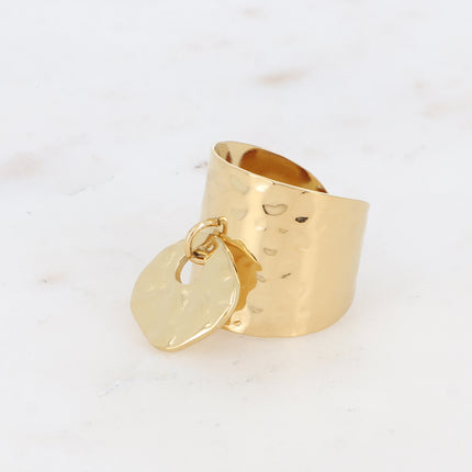 Bague large Edmée - anneau martelé et pampille carré martelé