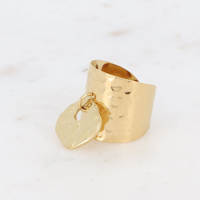 Bague large Edmée - anneau martelé et pampille carré martelé