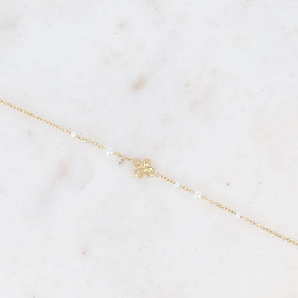 Bracelet Fleurine - fleur texturée et perles de résine blanche