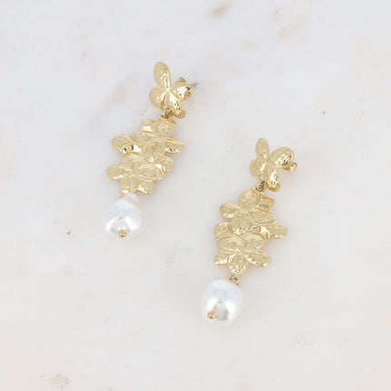 Dangle earrings - 2 granulated clovers and a white resin bead