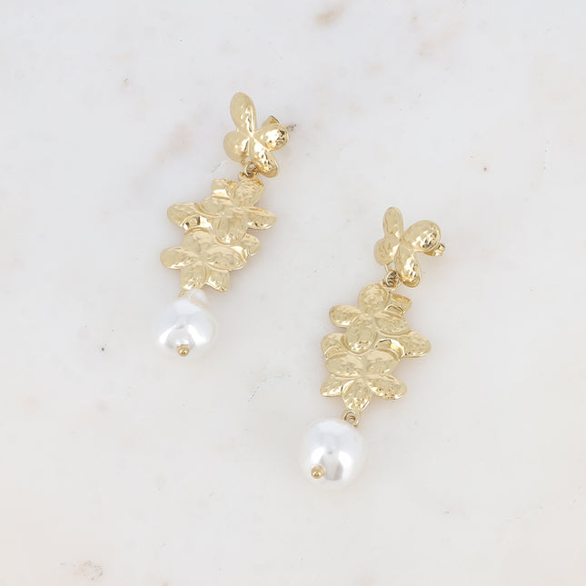 Dangle earrings - 2 granulated clovers and a white resin bead