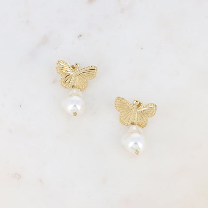 Boucles pendantes Mirae - papillon texturé et perle de résine blanche