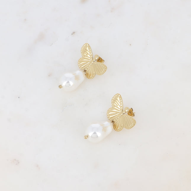 Boucles pendantes Mirae - papillon texturé et perle de résine blanche