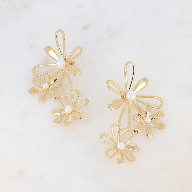 Boucles puces - 3 fleurs ajourées avec perles de résine blanche 52x78mm