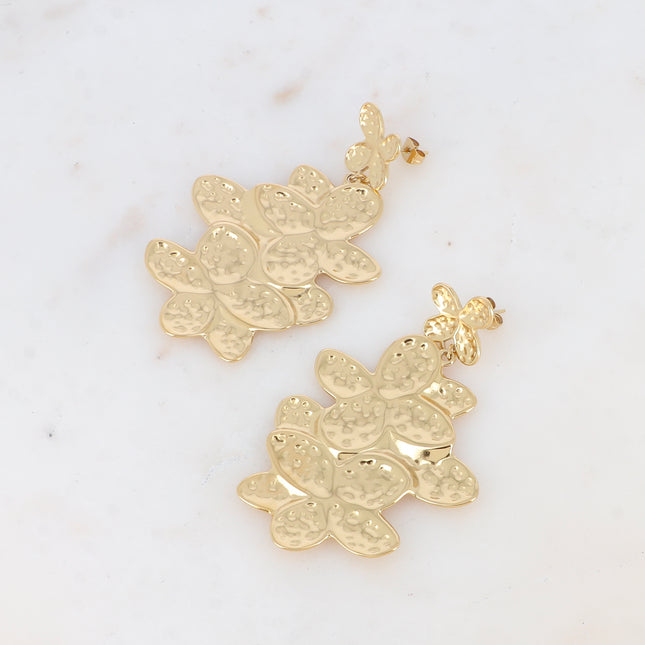 Dangle earrings - 2 pieces of engraved clovers and polka dots