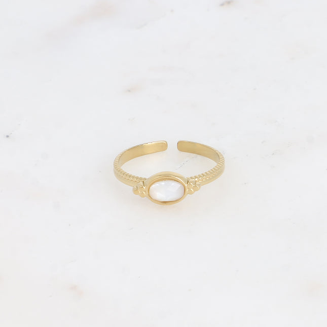 Ring - oval natural stone and 3 grains