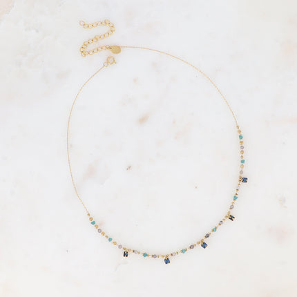 Collier - chaîne fine avec pâtes de verre et cristaux carrés pendants