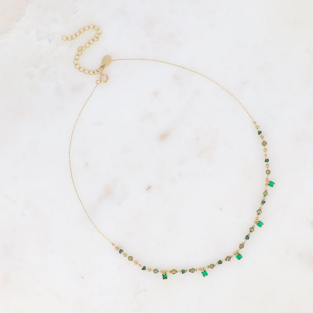 Collier - chaîne fine avec pâtes de verre et cristaux carrés pendants