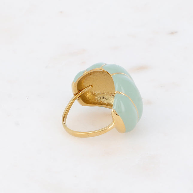 Ring - domed shape with a shell effect and enamel