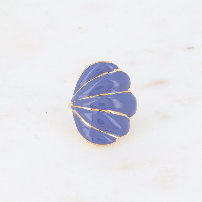 Bague Regina - forme plate effet coquillage avec émail sur le côté