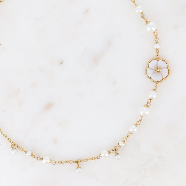 Collier - perles de résine blanche et fleur nacrée plate 17mm