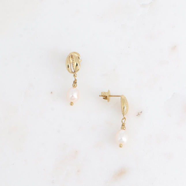 Boucles pendantes - cauri et perle d'eau douce