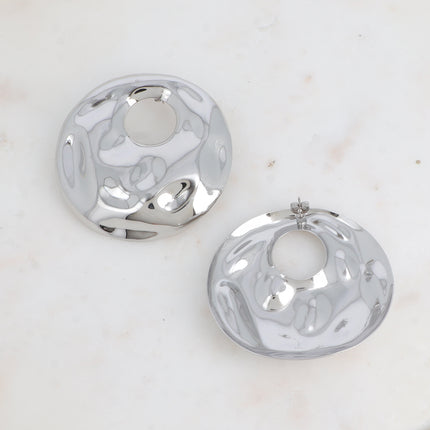 Boucles puces Macchiato - grande pièce ronde bombée martelé avec rond ajouré 64mm
