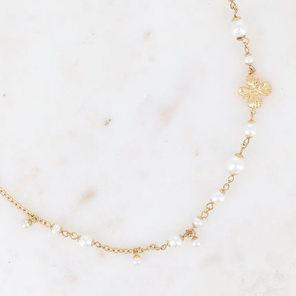 Kaïna Necklace - white resin beads and flower pendant