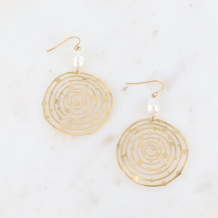 Boucles à crochet - perles d'eau douce et pièce ronde tourbillon ajouré