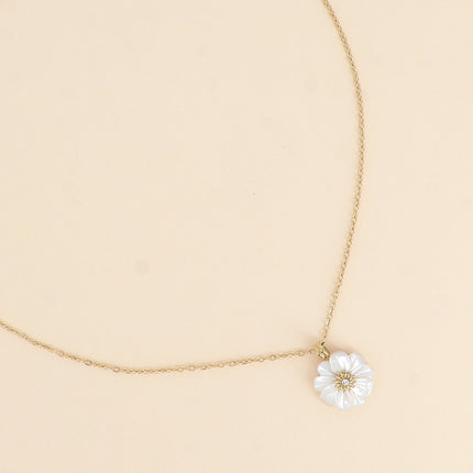 Collier - fleur en pierre naturelle et oxyde de zirconium