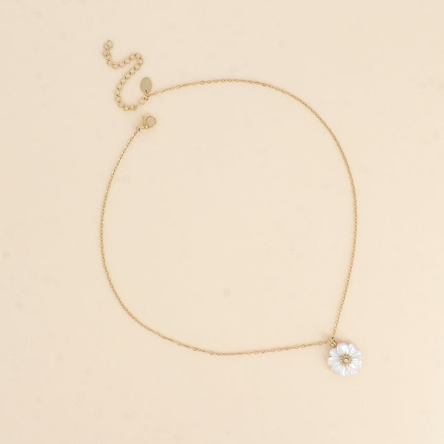 Collier - fleur en pierre naturelle et oxyde de zirconium