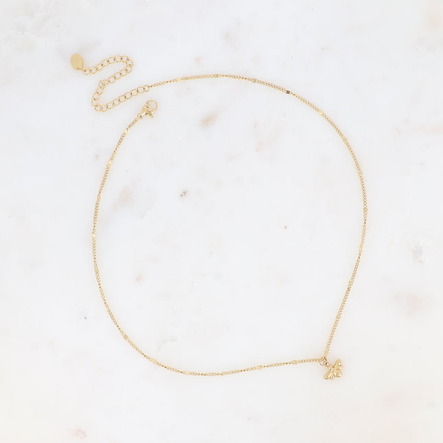 Necklace - flat alternating curb chain, small bee pendant