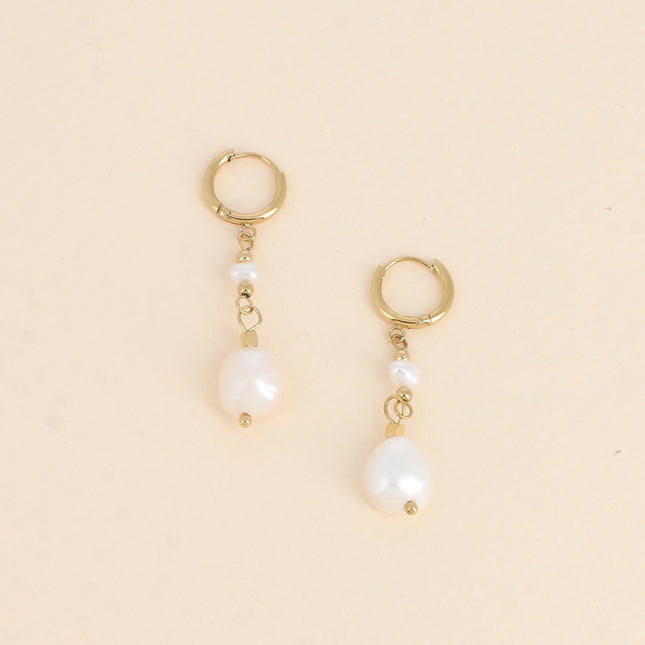 Créoles - chaîne pendante avec perles d'eau douce
