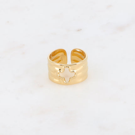 Bague - anneau martelé avec trèfle ajouré