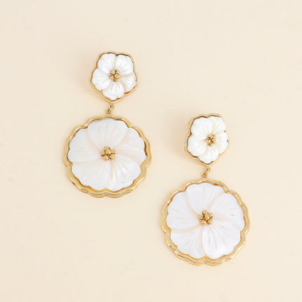 Boucles pendantes XL Eulalie - double fleur nacrée