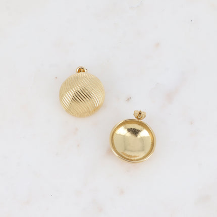 Boucles puces - pièce ronde aux lignes ondulées gravées 25mm