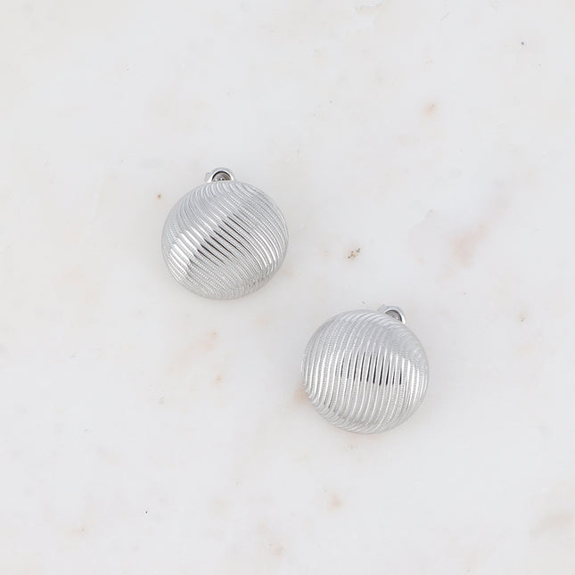 Boucles puces - pièce ronde aux lignes ondulées gravées 25mm