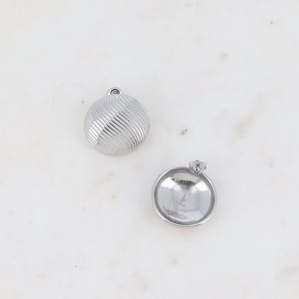 Boucles puces - pièce ronde aux lignes ondulées gravées 25mm