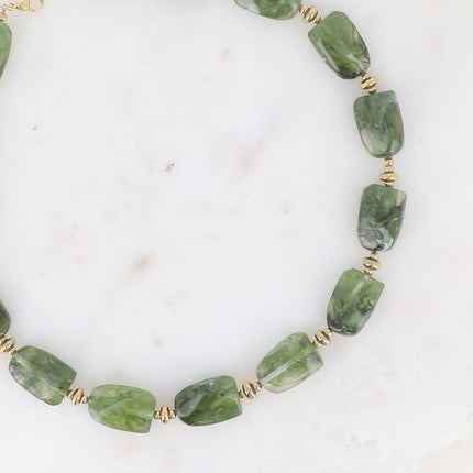 Collier sur câble - perles en résine colorée