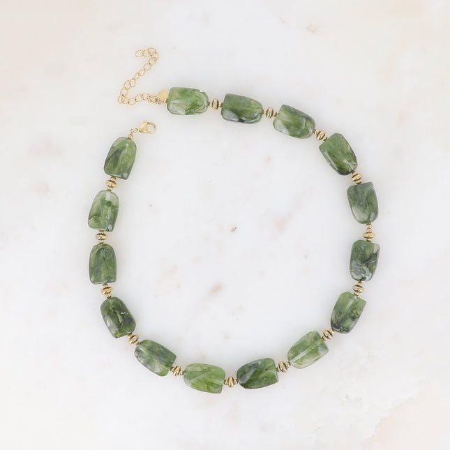 Collier sur câble - perles en résine colorée