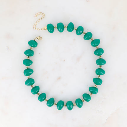 Collier sur cordon - perles en résine colorée