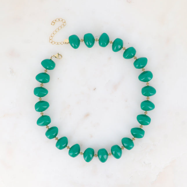 Collier sur cordon - perles en résine colorée