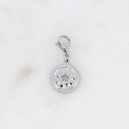 Charm - médaillon rond martelé et étoile ajourée