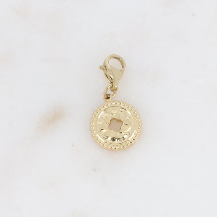 Charm - médaillon rond martelé et trèfle ajouré
