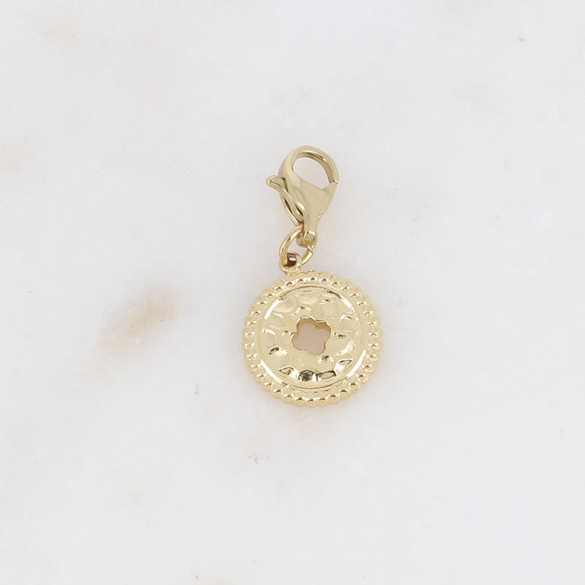 Charm - médaillon rond martelé et trèfle ajouré