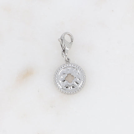 Charm - médaillon rond martelé et trèfle ajouré
